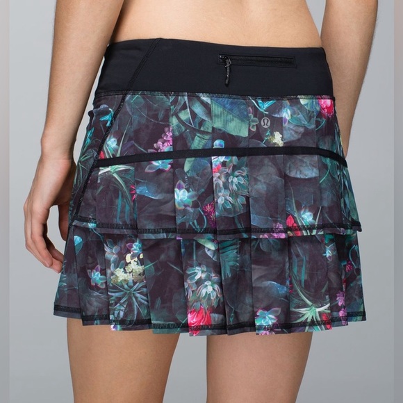 Lululemon Run Pace Setter Skirt Built In Shorts in Curious Jungle Multicolor - Picture 3 of 13